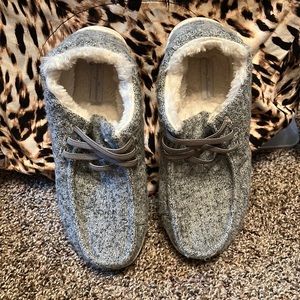 Tommy Bahama Slippers.